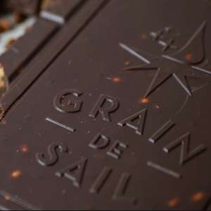 Distribution gratuite de chocolats par la Chocolaterie Grain de Sail - Morlaix (29)