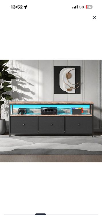 Meuble TV avec bande lumineuse LED et 3 tiroirs, pieds réglables en hauteur, structure en fer - 108 x 30 x 57 cm (Vendeur tiers) — Leroy Merlin