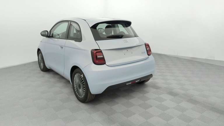 Voiture électrique Fiat 500E - 87kW Icône 118ch, 3 Portes + Forfait de mise en circulation (Via bonus écologique) - glinche-automobiles.com