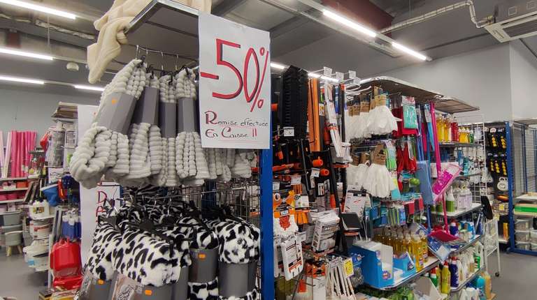 70% de réduction sur tout le magasin - Le marché aux affaires Charancieu (38)