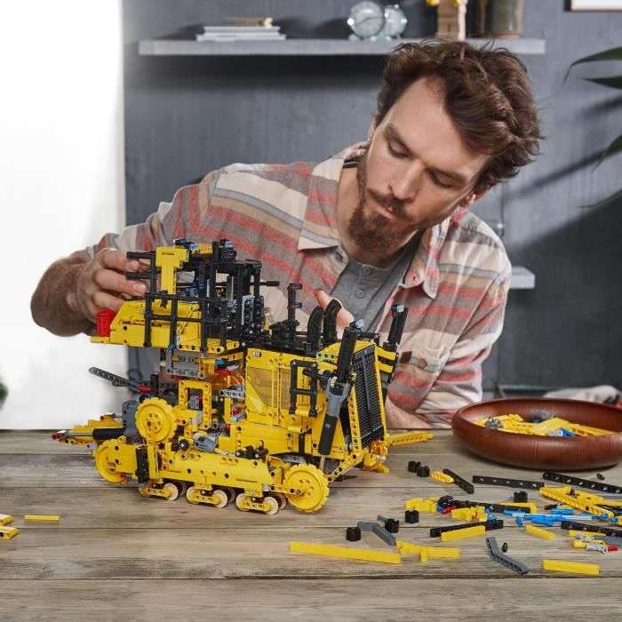 Lego Technic 42131 - Bulldozer D11