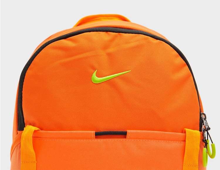 Jusqu'à 50% de réduction sur une sélection d'articles - Ex : Sac à dos de randonnée Nike - Orange (51 x30 x 20 cm)