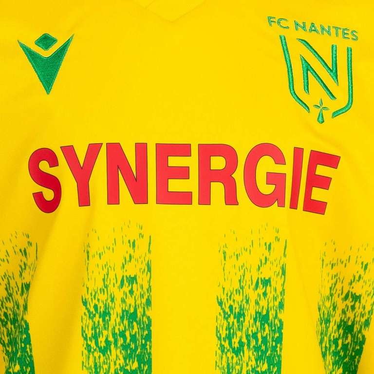 Selection d'articles Macron en promotion (Ex: ensemble football enfant FC Nantes domicile - taille 77-90)