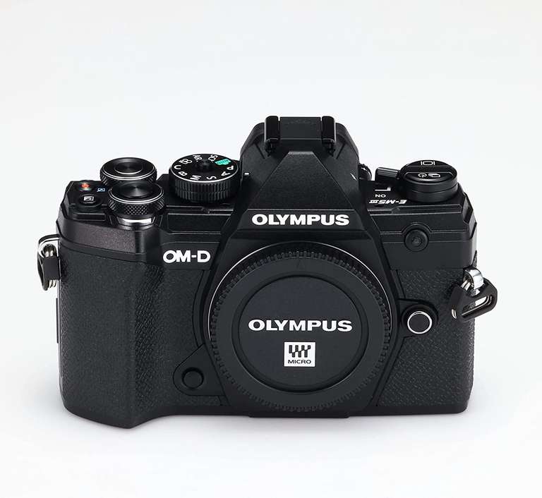 Appareil photo hybride numérique Olympus OM D E-M5 Mark III + Objectif M.Zuiko 12‑45mm F4.0 + Objectif M.Zuiko 45 mm F1.8