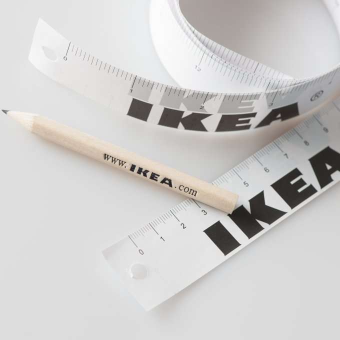 Un crayon en bois + un ruban à mesurer gratuits en magasin