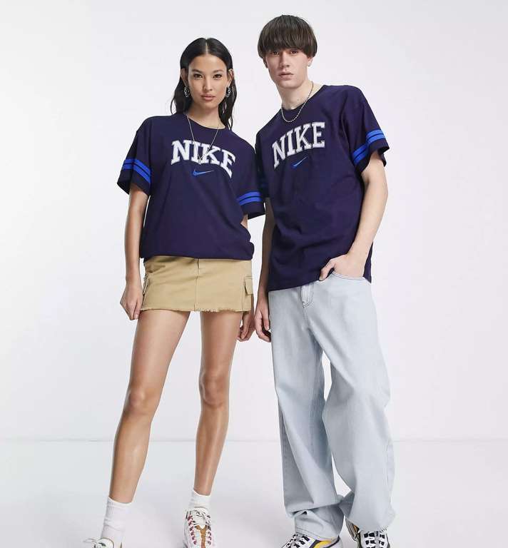 T-shirt style universitaire rétro unisexe Nike - bleu marine (plusieurs tailles)