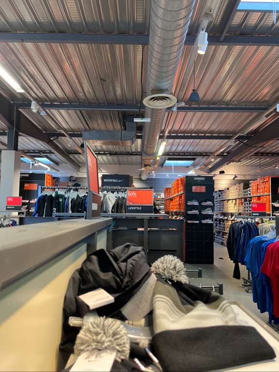 50% de réduction sur tout le magasin - Nike Factory Store Troyes (10)