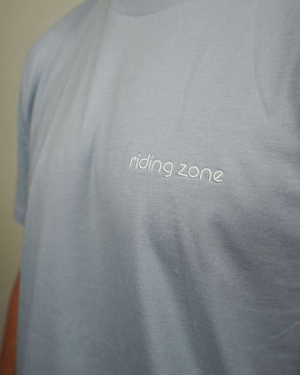 Sélection de T-shirts brodés Riding Zone - Ex: T-shirt bleu ou rose clair (ridingzoneshop.fr)
