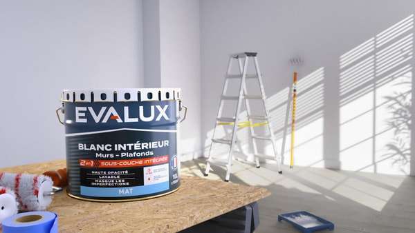 Pot de 12L de peinture blanche d'intérieure Evalux 2-en-1 avec sous couche intégrée - Mat, 10L (Retrait magasin uniquement)