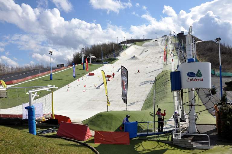 Initiation Skimboard ou au Ski alpin & Activités de glisse urbaines encadrées gratuites au Loisinord Stade de glisse - Nœux-les-Mines (62)