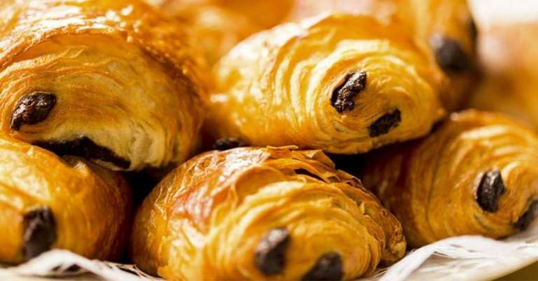 Le lot de 20 pains au chocolat surgelé pur-beurre (DLUO courte)