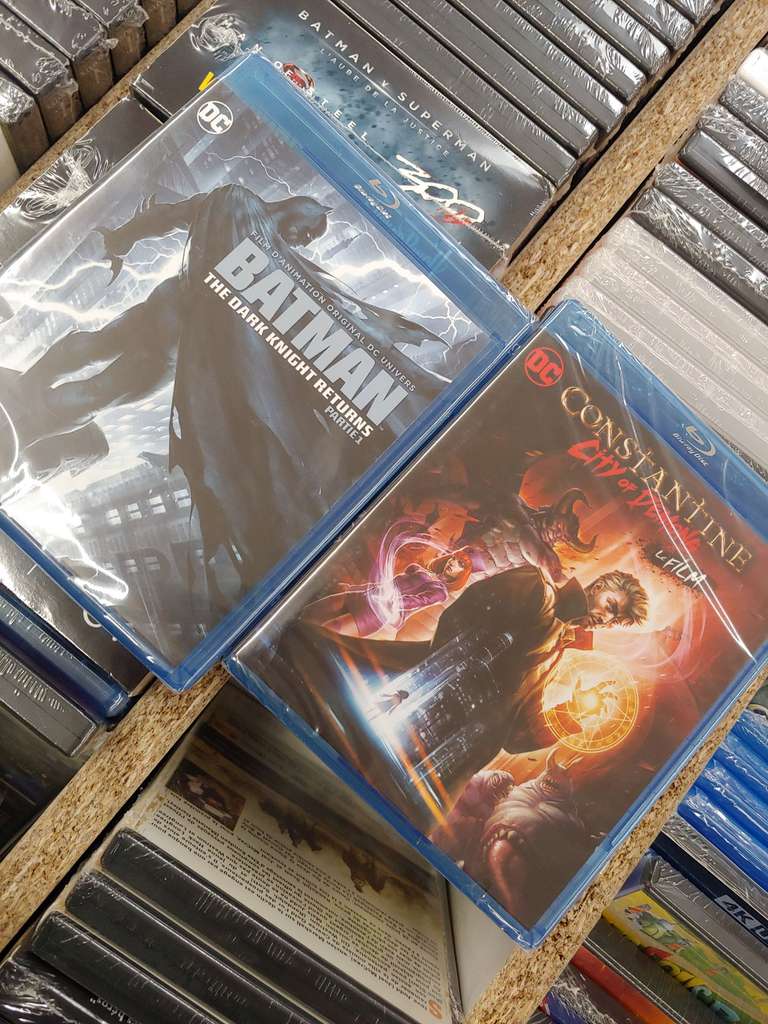 Sélection de Films Blu-ray / DVD Warner DC comics en promotion - Ex : Batman - The Dark Knight Returns 1 - Amiens (80)
