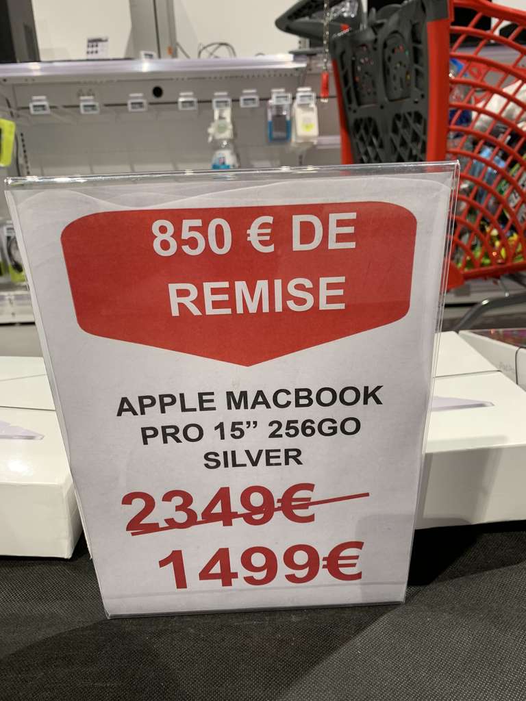 PC Portable 15" MacBook Pro - 256 Go, Argent référence A1990, QWERTY (Frontaliers Luxembourg)