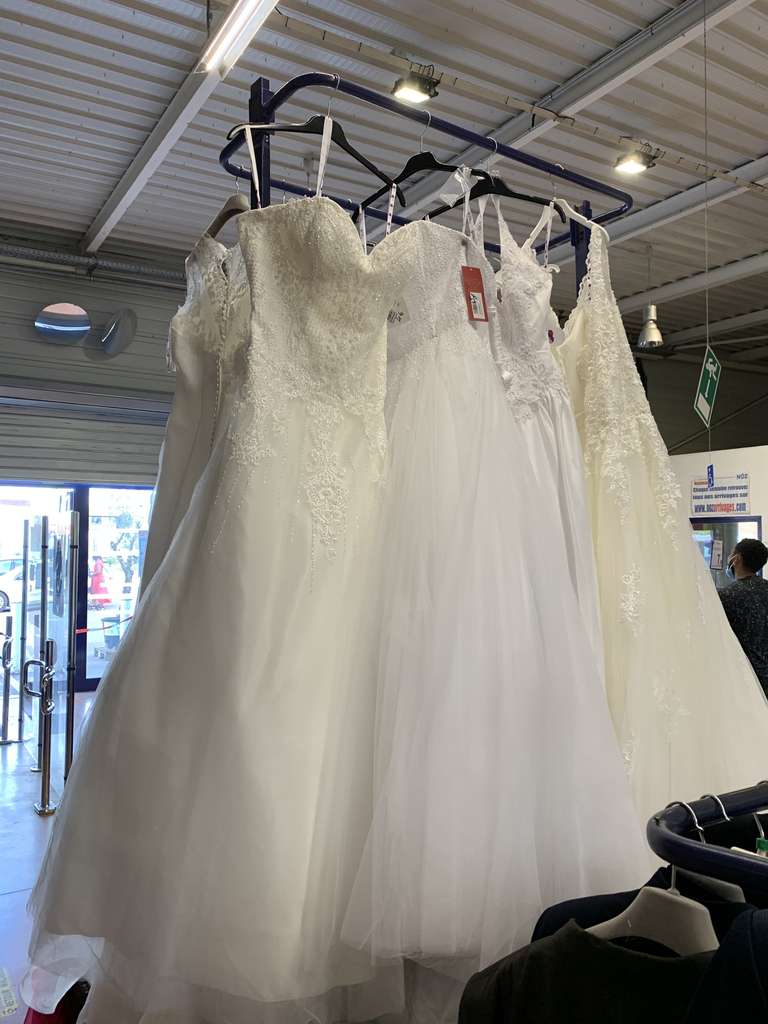 Sélection de Robes de mariée et Costumes de mariée Pronuptia - Auxerre (89)