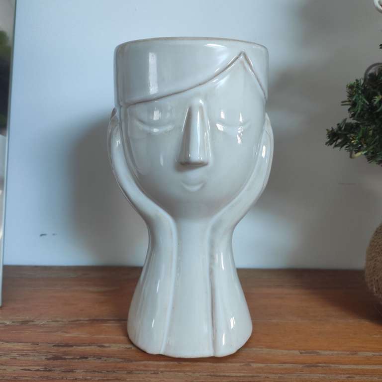 Vase en forme de visage - Le Pontet (84)
