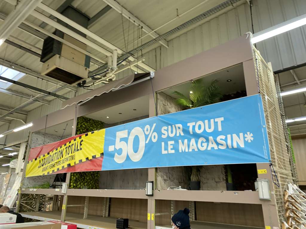 50% de réduction sur tout le magasin (liquidation totale)  Dans une