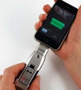 Chargeur Pocket Socket Instant universel pour téléphones portables + 2x piles AAA