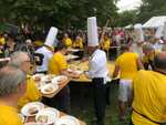 Distribution gratuite de l'Omelette Géante de 15000 œufs à Bessières (31)