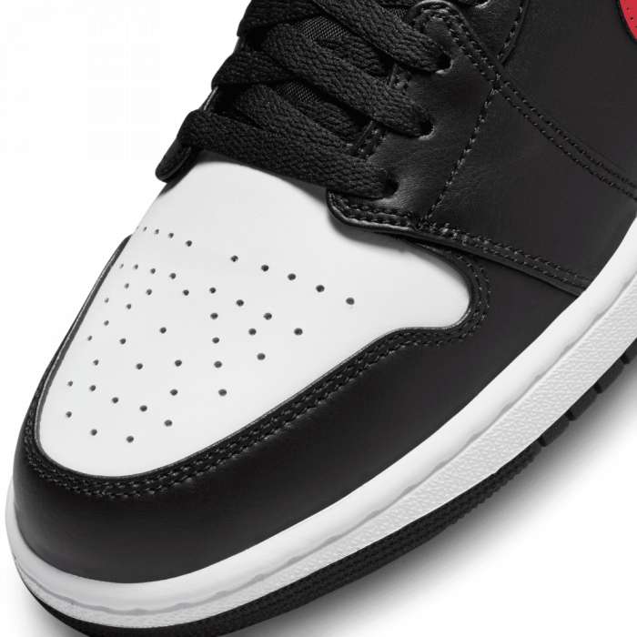 Baskets Air Jordan 1 Low White Toe / Noir (553558-063) - Plusieurs Tailles Disponibles