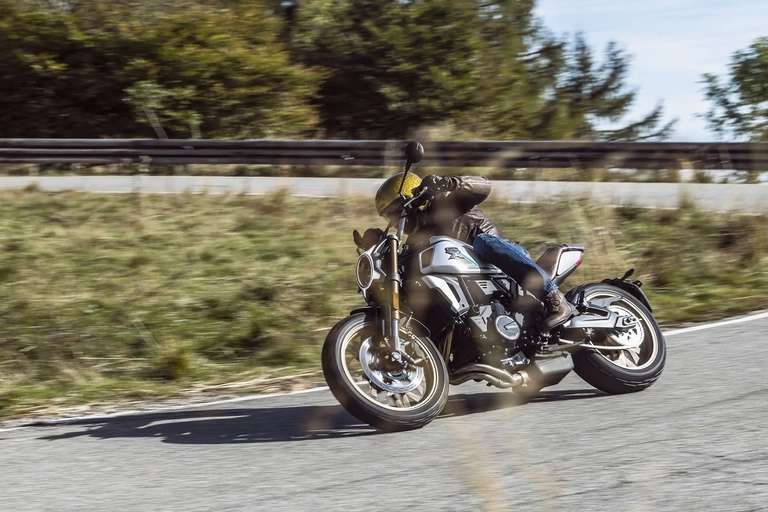 Moto CFMOTO 700CL-X Heritage - Bicylindre en ligne 693cc origine Kawasaki, 70cv (47cv en version A2), Gris ou Bleu - cfmoto.fr (en magasin)