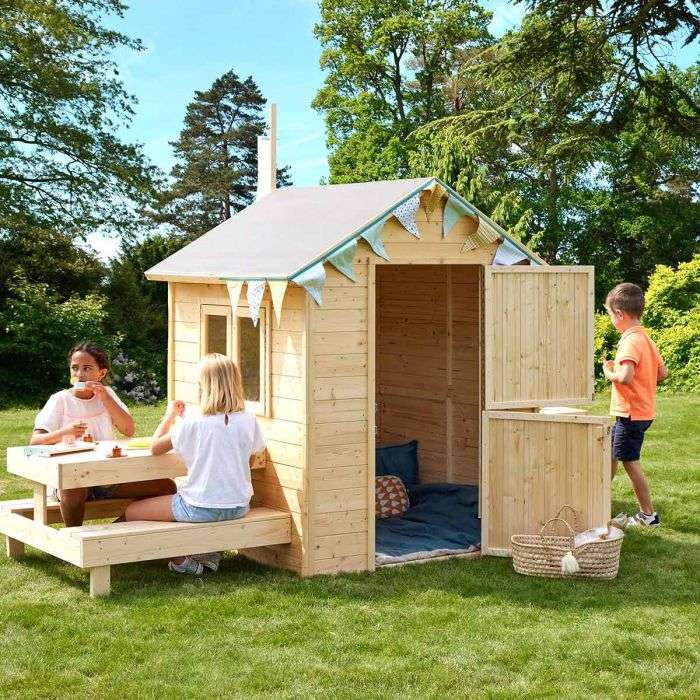 Cabane en bois pour enfants avec table Tiana (soulet.com)