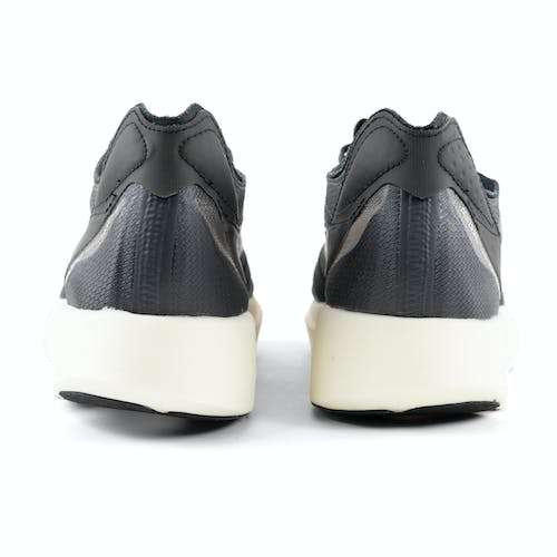 Paire de chaussures de running Adidas Takumi Sen 8 - Plusieurs tailles au choix
