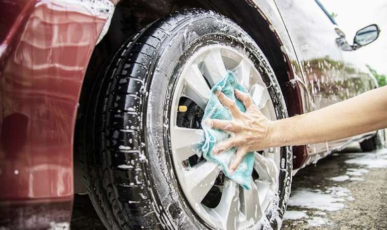 Lavage auto à la main intérieur ou extérieur pour tout véhicule en Ile-de-France