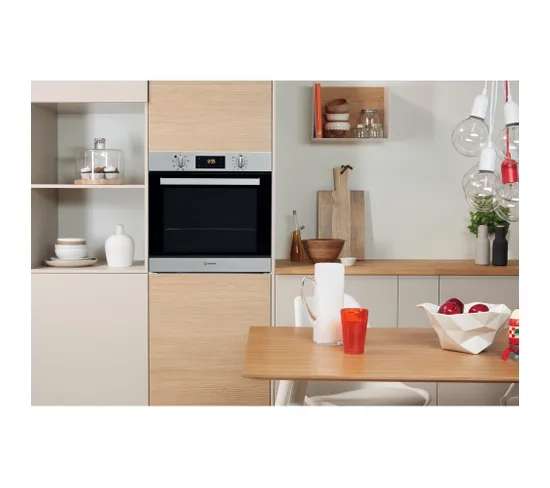 Four encastrable Indesit multifonction inox IFW6540PIX - pyrolyse, 66L