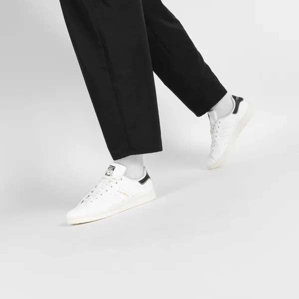 Chaussures Adidas Stan Smith Varsity Blanc/Noir - Diverses tailles de 40 à 46